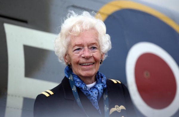 Mary Ellis, nữ phi công tiên phong thời Thế chiến II. Ảnh: Twitter.