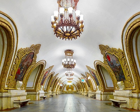 Trạm Kiyevskaya là nhà ga nổi tiếng với trang trí sang trọng